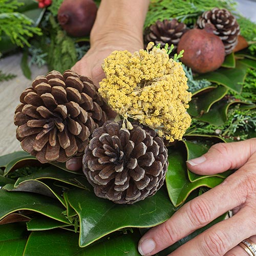 Placing accents on wreath