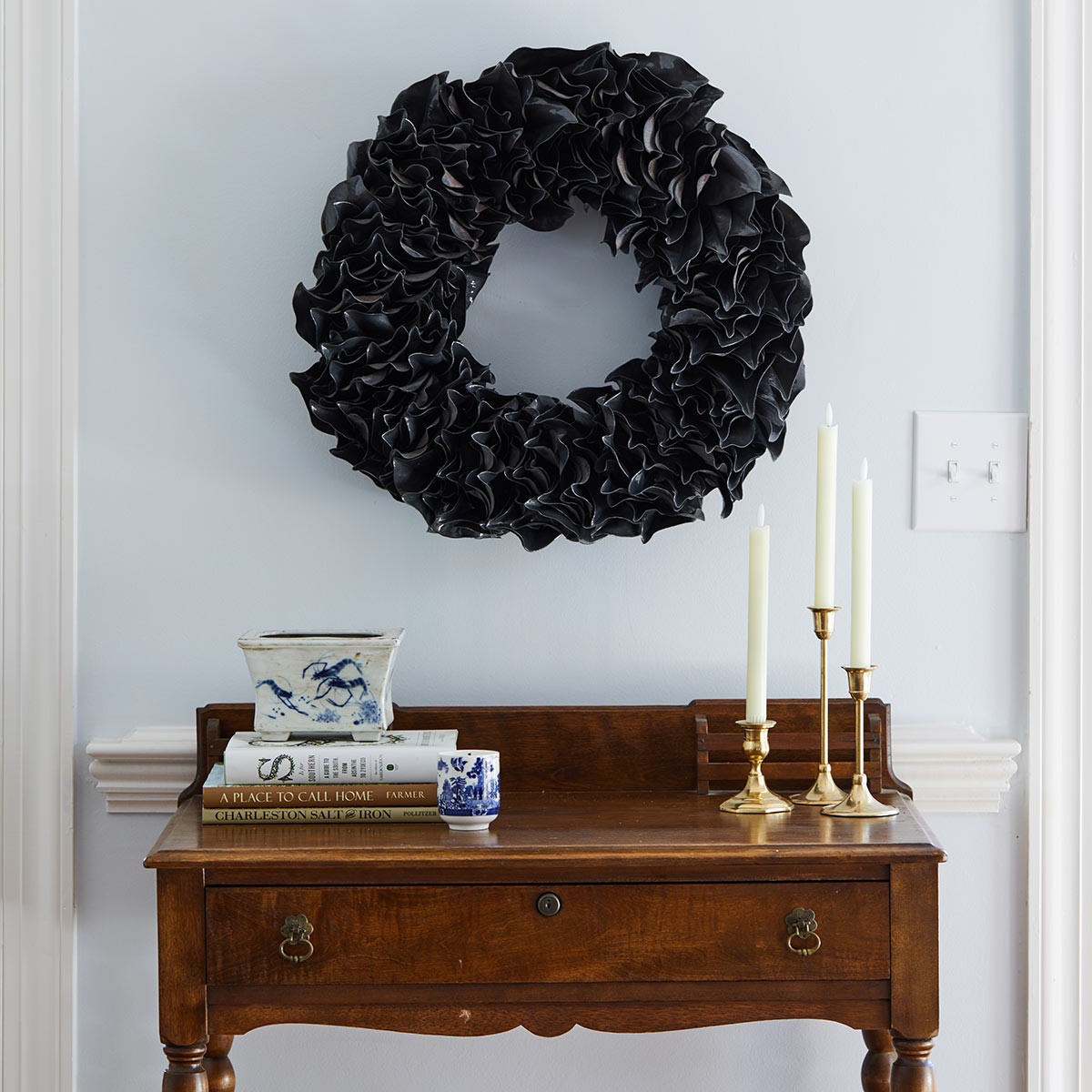 Graphite Lacquer Wreath