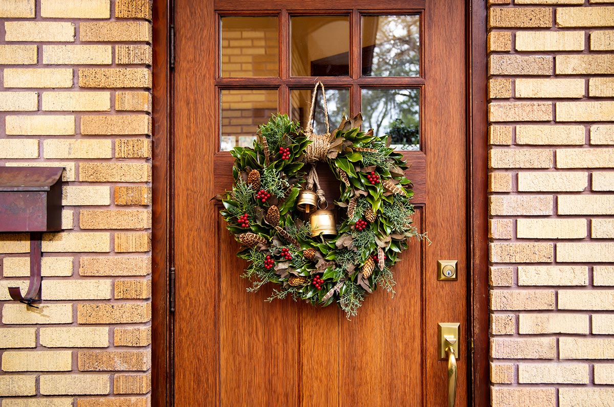 Magnolia Mistletoe Wreath