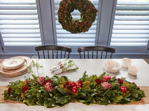 English Holiday Estate Centerpiece
